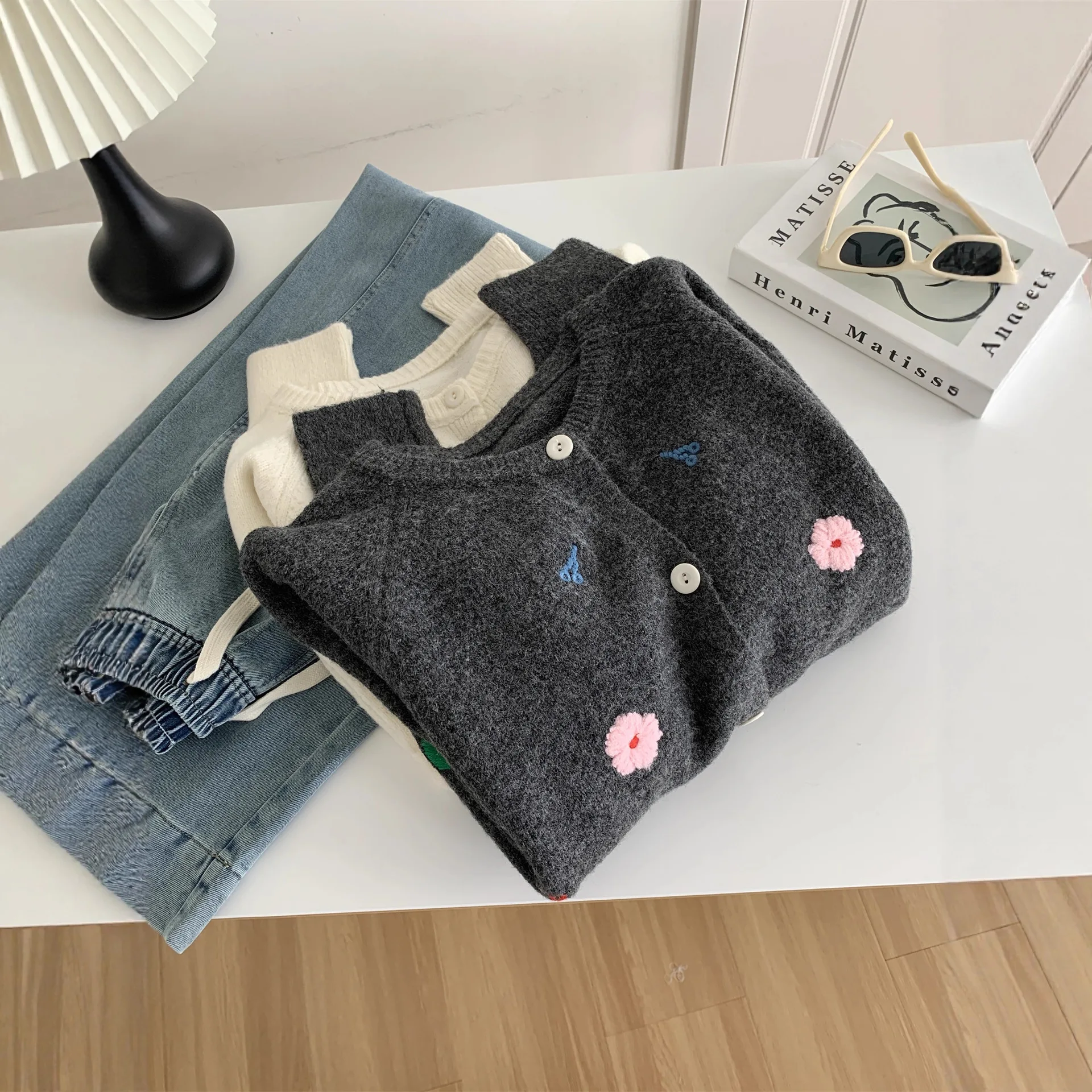 

Шерстяной вязаный кардиган с вышивкой для женщин, приятный для кожи свитер с круглым вырезом на осень и зиму 2025 г.