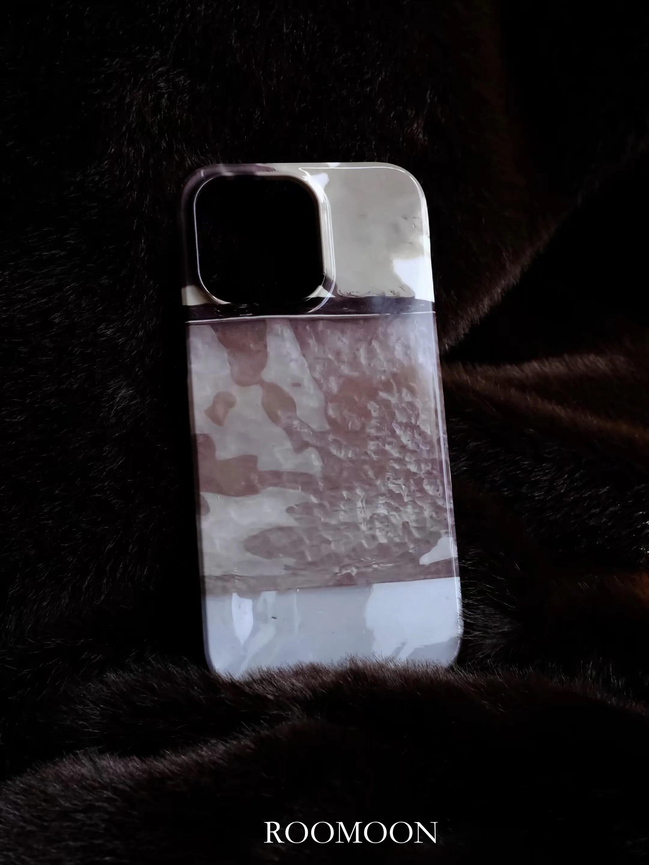 

ROOMOON Snodin | Cold Style Original Matte Edge Side-Trimmed Phone Case, Suitable for Apple Phones