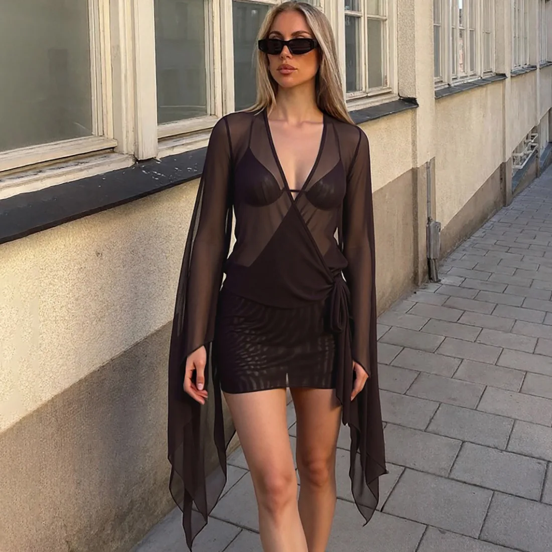 메쉬 섹시 여름 드레스 여성 크로스 밴디지 로우넥 백리스 플레어 슬리브 미드나잇 코켓 미드나잇 파티 바디콘