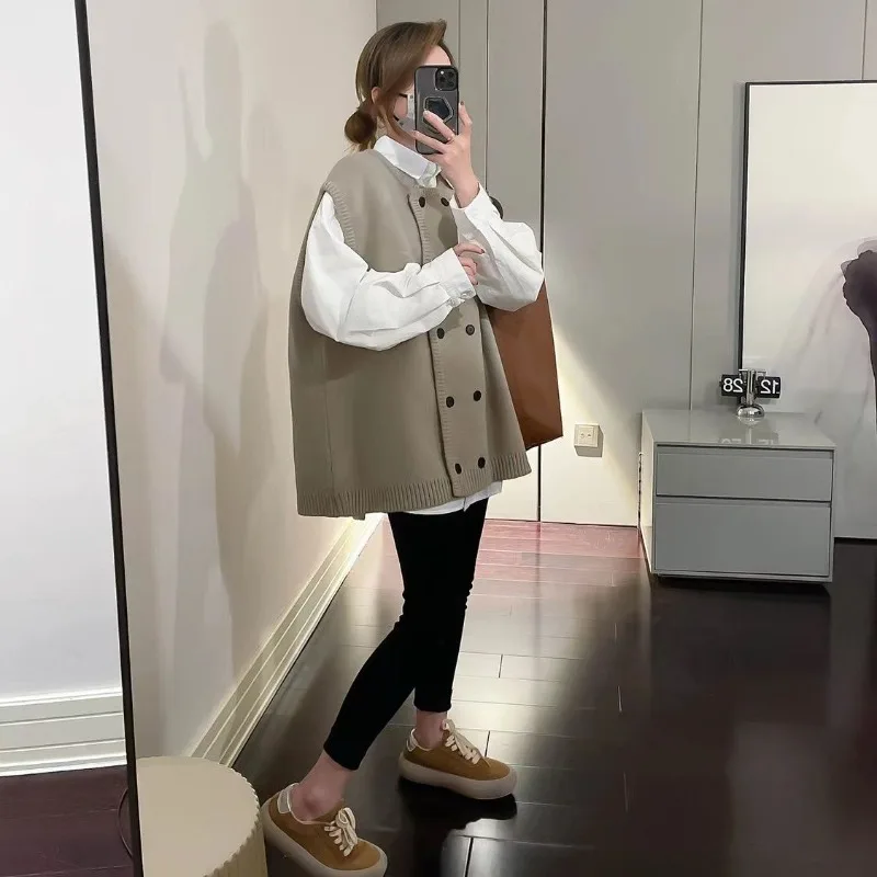 سترات متماسكة مقاس كبير للنساء في العرض ملابس عصرية دافئة 2025 صدرية فاخرة كلاسيكية بدون أكمام سترات نسائية متينة