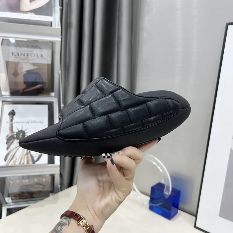 New Women Beach Slippers Platform Leather Space Bread Shake Slippers Non-slip Fashion Male Female Slippers Big Size 44