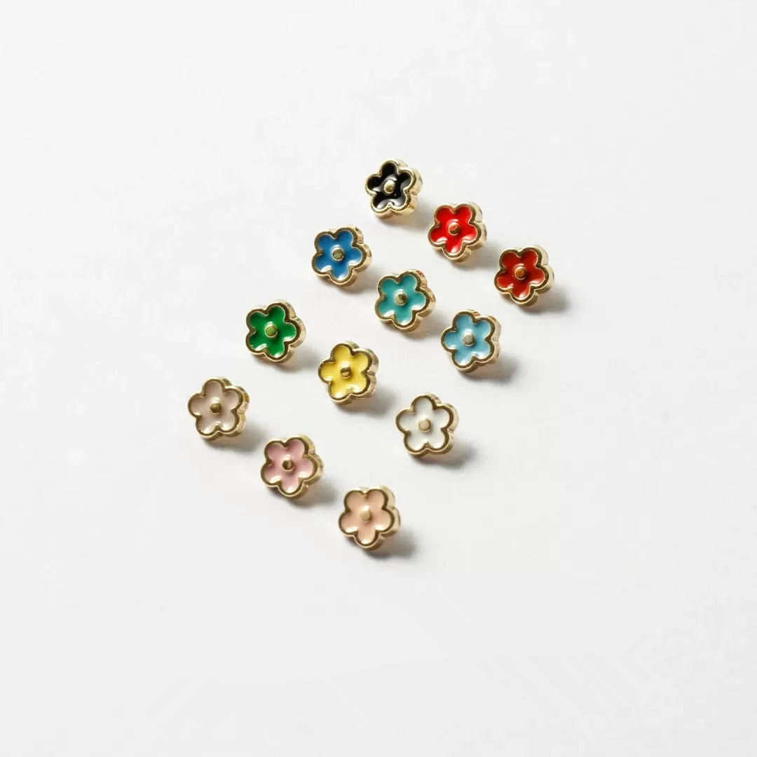 30 sztuk 6mm Mini guziki kwiatowe 1/12 metalowe guziki klamra pasa torby dla lalek buty DIY lalka guzik ubranka dla lalki akcesoria