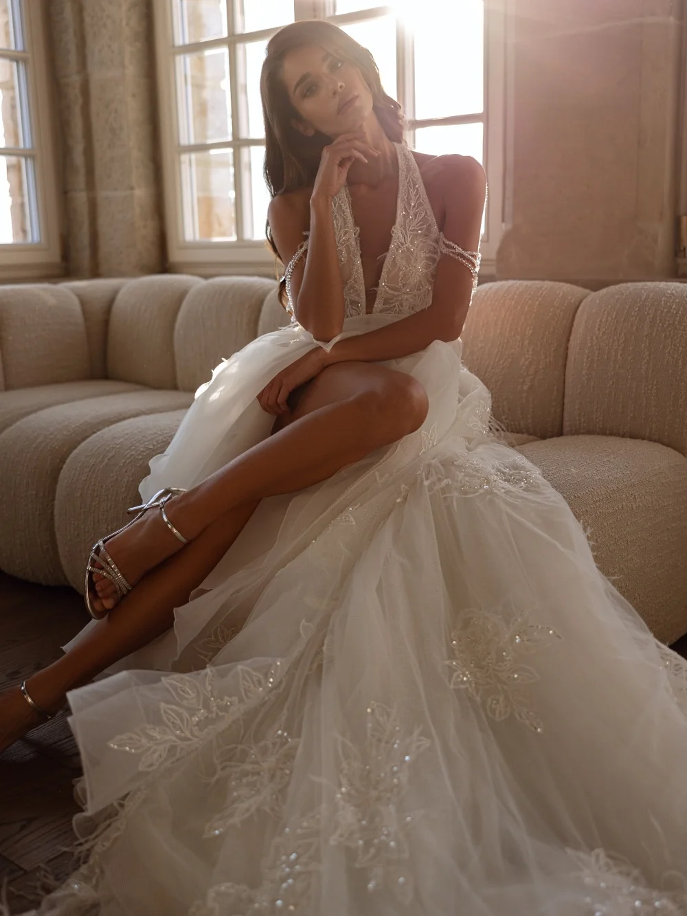 Shimmering Lace Appliques Wedding Dress With Feathers A-line Floor-length Bridal Gown Customized Open Back Dresses For Bride
