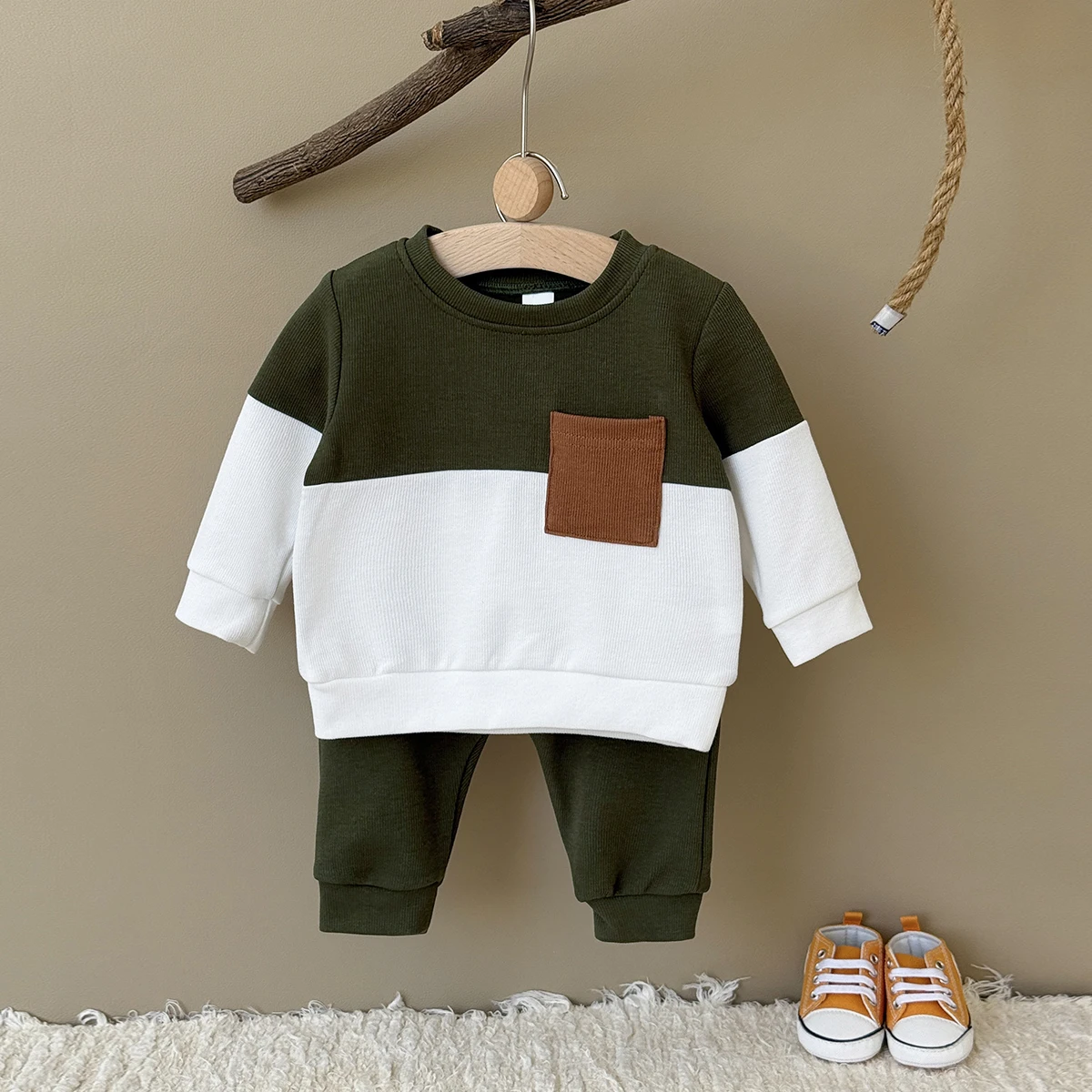 0-3 Year Old Baby White Green Splicing Sports Set Two-Piece Set