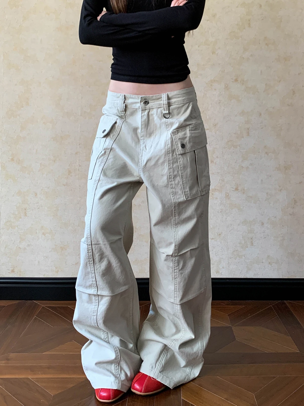 

Aket American Retro Pleated Design Apricot Micro Flared Work Trousers Women's Clean Fit Straight Umbrella Soldier Pants