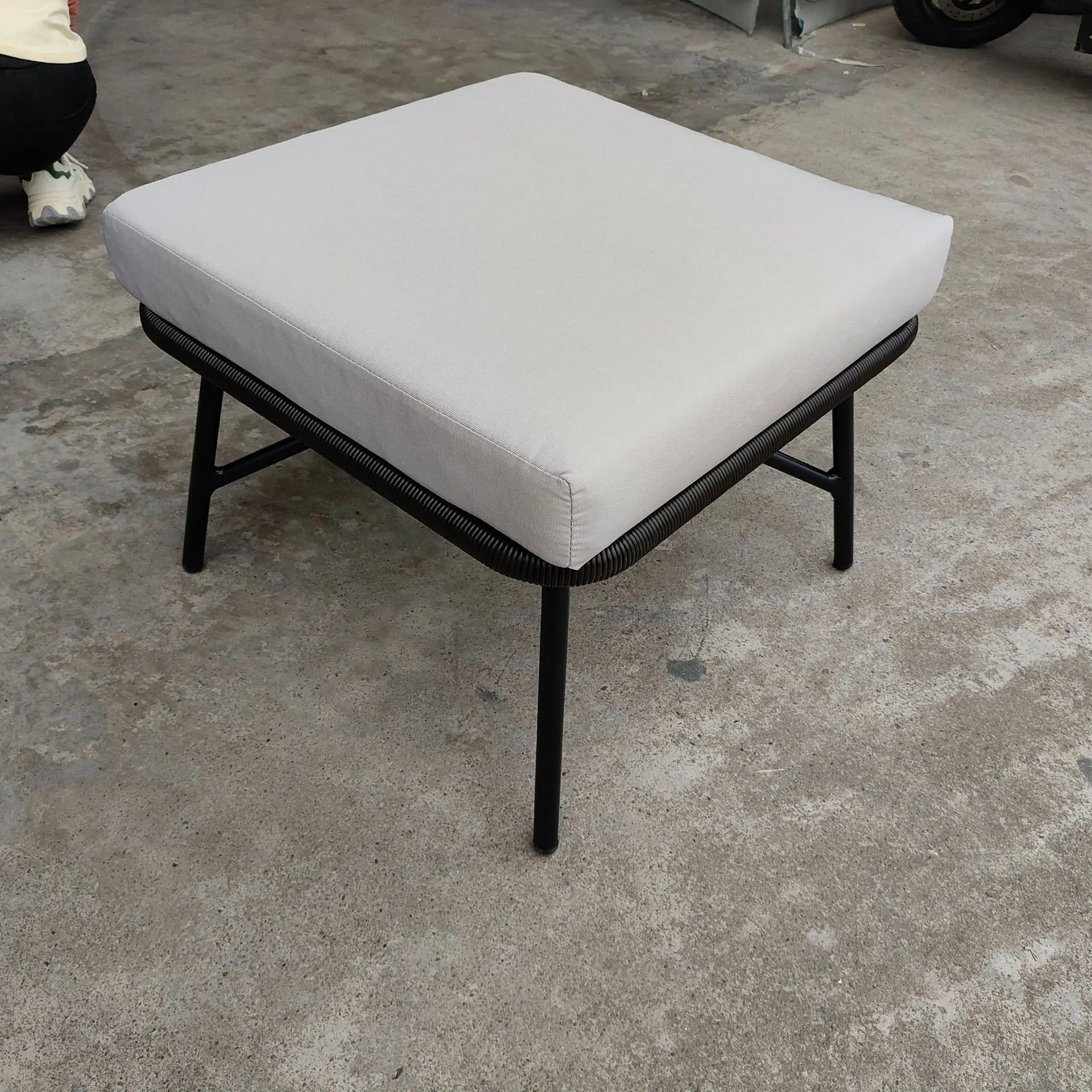 Anpassbarer Rattanstuhl für den Außenbereich