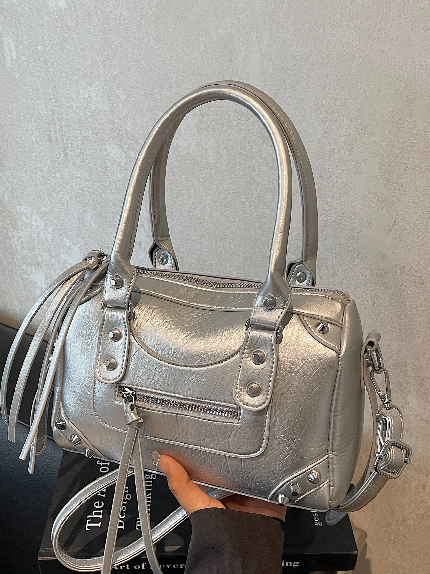 

Silver Crossbody Bag Women's Commuter Single Shoulder Luxury Handbag Boston Style Fashionable Soft PU Leather Zipper Closure