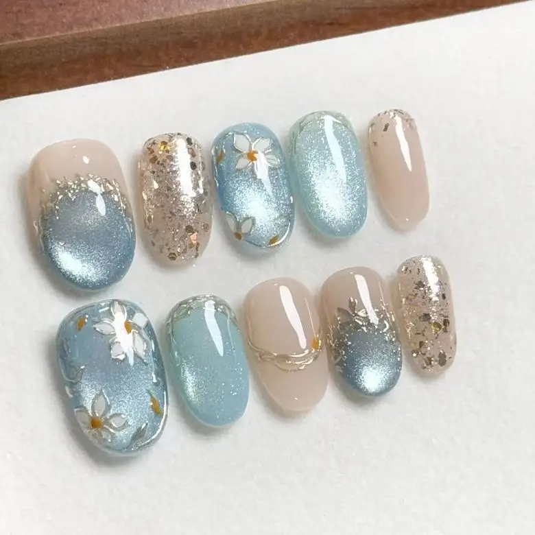 Image of 10 Stück Braune Katzenaugen Kurze Mandel-Press-on-Nägel Vintage Metallblumen Künstliche Nägel Glitzer Schimmer Perlen-Nägel Goldlinien Falsche Nägel