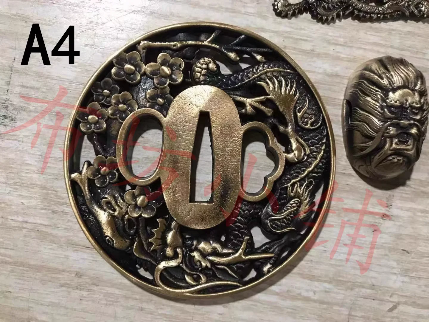 

Полный винтажный медный латунный набор аксессуаров Tsuka Tsuba Fushi Kashira Menuki для японского самурая Катана Меч