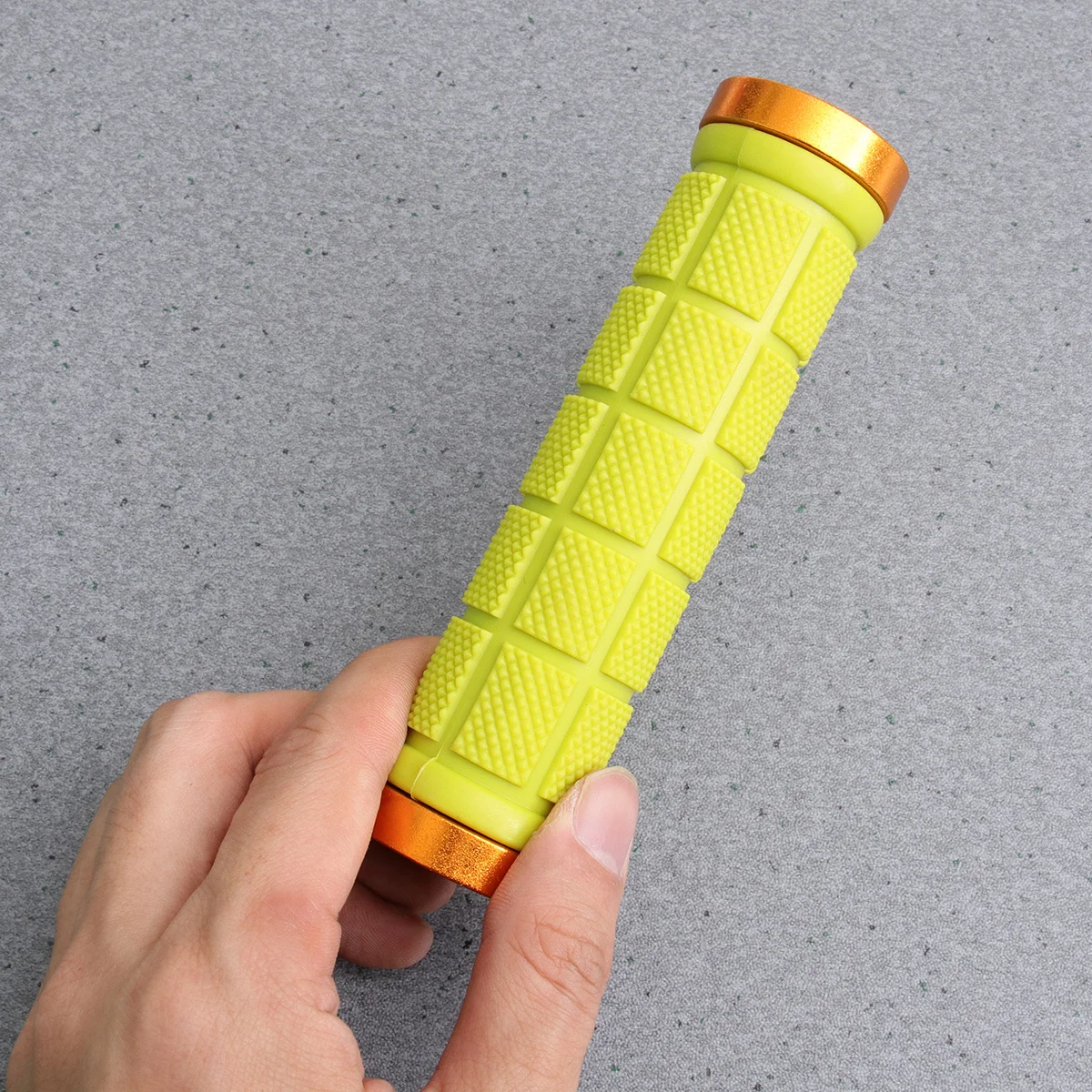 

2Pcs Cycle Handle Grips Durable Aluminum Alloy Rubber Material Anti-Slip Wear Resistant Comfortable Biking Yellow
