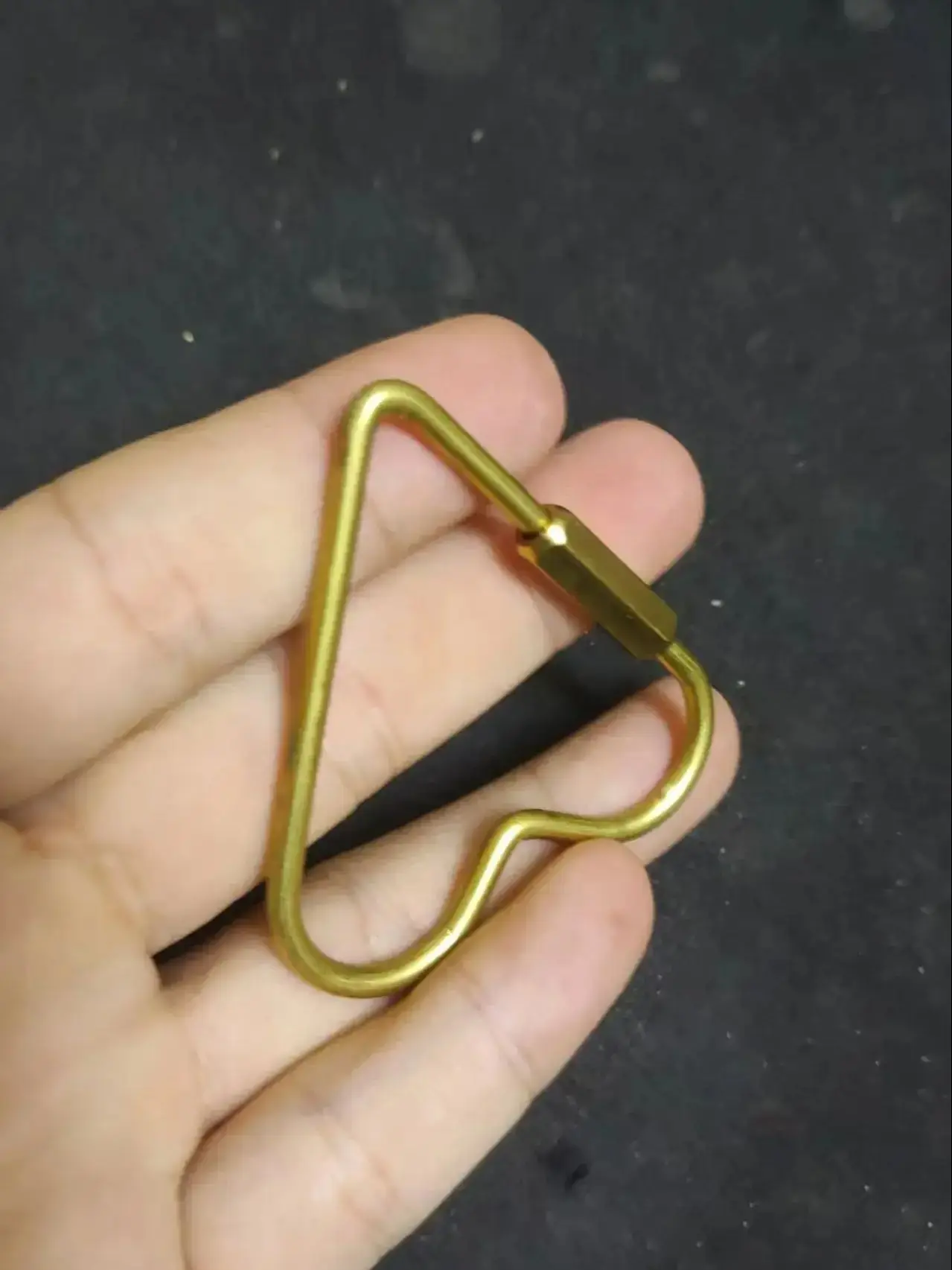 

custom order for 18 pcs L oval run course screw lock carabiner keychain