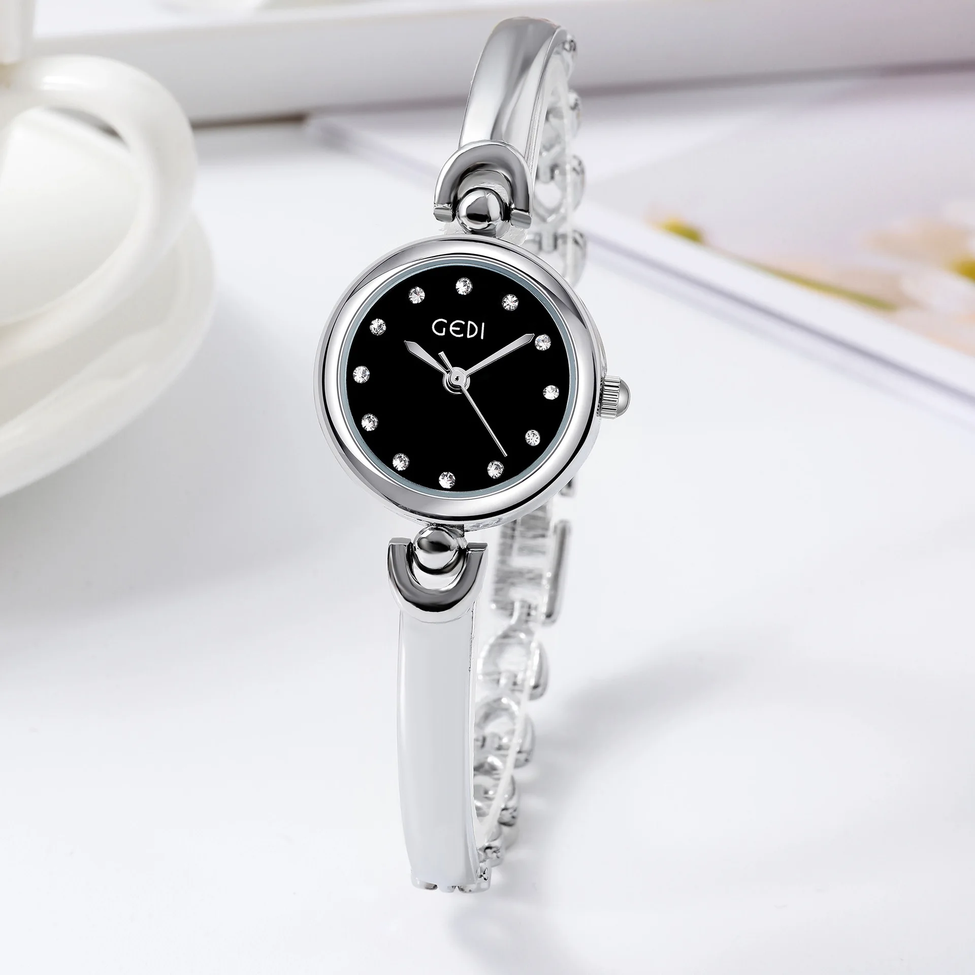 UTHAI W34 Women\'s Bracelet Watch Light Luxury Simple Exquisite Round Dial Waterproof Clock Lady Fashion Korean Quartz Watches