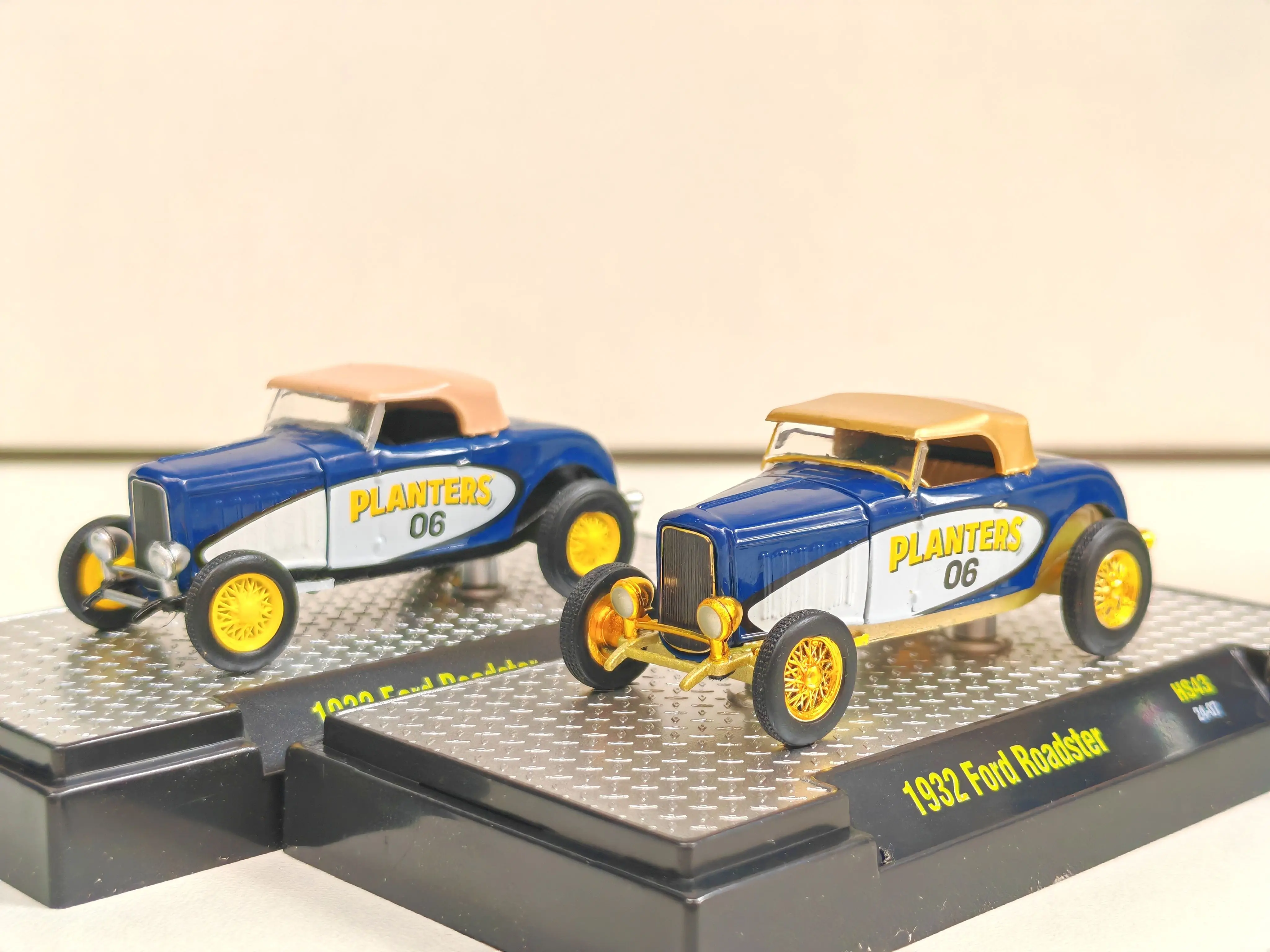 

M2 машины 1/64 1932 Ford родстер желтая модель модели автомобиля из литого сплава HS43 Коллекционная Подарочная игрушка