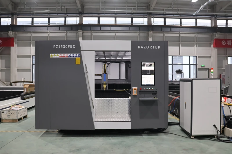 Razortek cnc 2kw 3kw 6kw Raycus laser source metal laser cutting machine price 3d laser iron sheet cutting machine