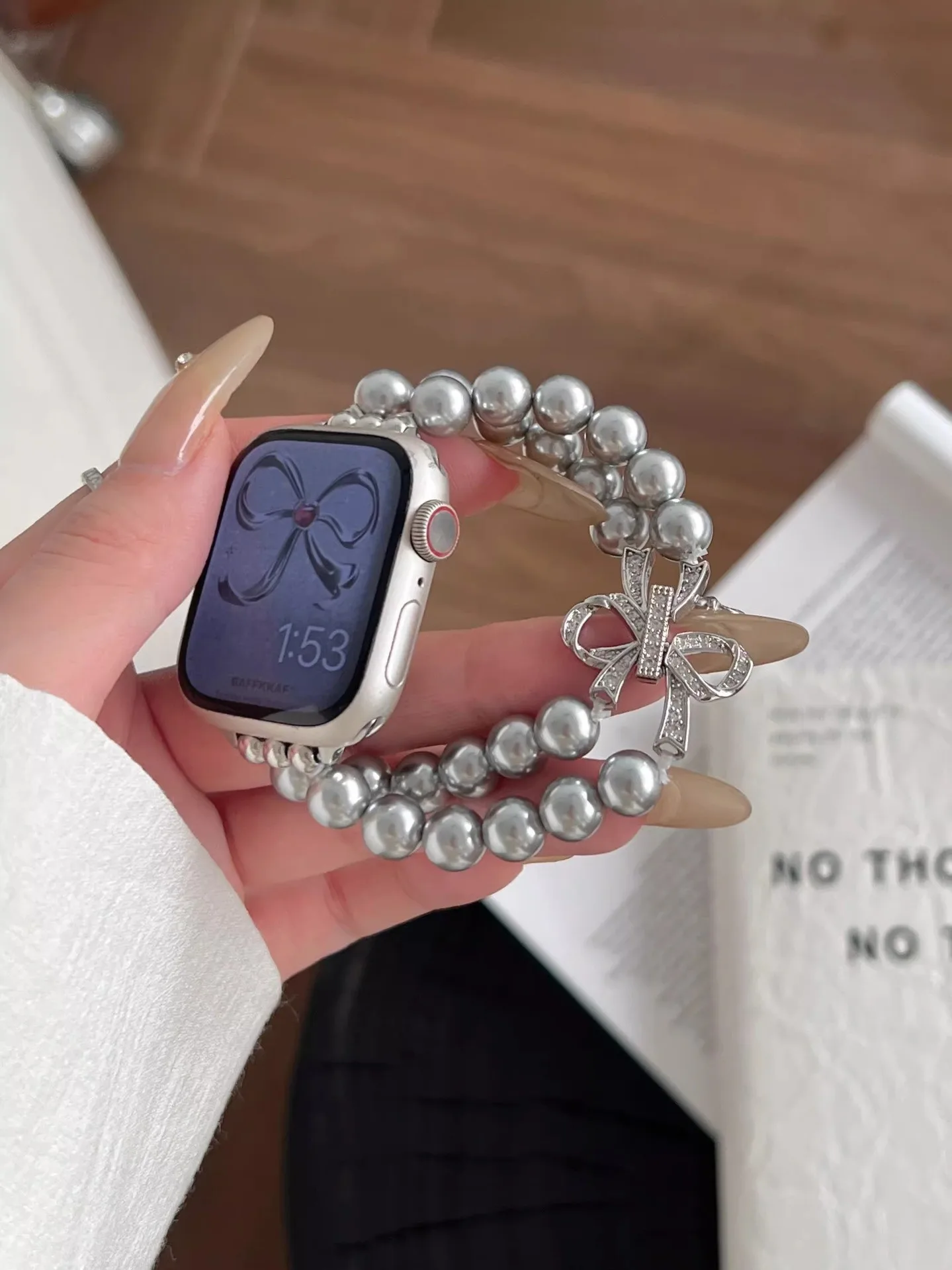 

Ремешок для iWatch с жемчужным бантом и инкрустацией бриллиантами, совместимый с размерами 38 мм, 40 мм, 41 мм, 42 мм, 44 мм, 45 мм, 49 мм, модный ремешок.