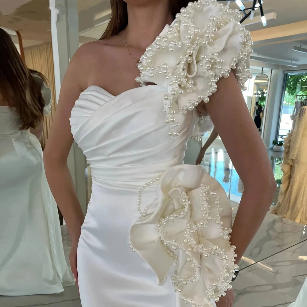 Abiti da ballo personalizzati con perle monospalla con volant Abito da sera a sirena Abiti da festa in raso plissettato avorio