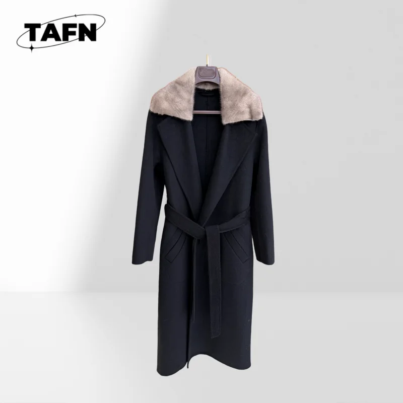 Soft Lightweight Windbreaker for Autumn  Windproof Trench Jacket with Classic Silhouette Coat with Belt Design AJ1522