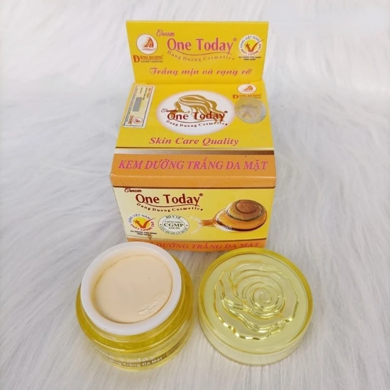 

One Today 8g bottle, kem Duong Trang Giup Tai Tao Da Whitening Snail For Smoothing Brightening Skin Tone