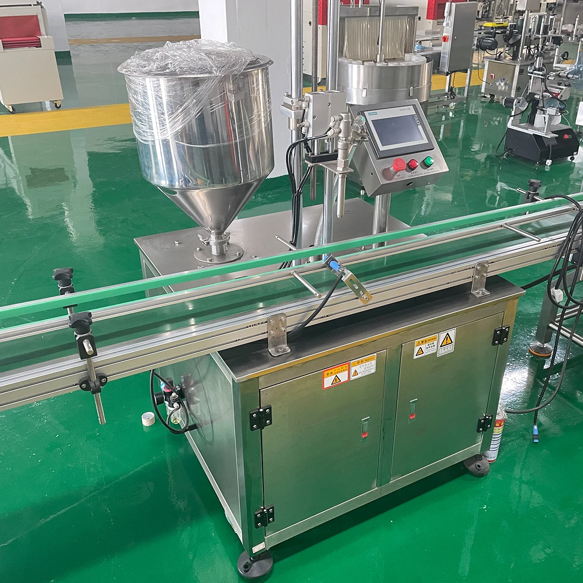 Fully Automatic Efficient Beverage Chemical Filling Machine for Pure Water Shampoo