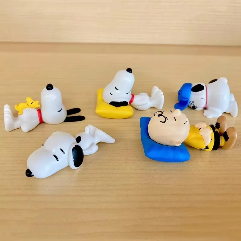 

TOMY Genuine 5Pcs Gashapon Peanuts スヌーピー Toys For Kids Gift Collectible Model Ornaments
