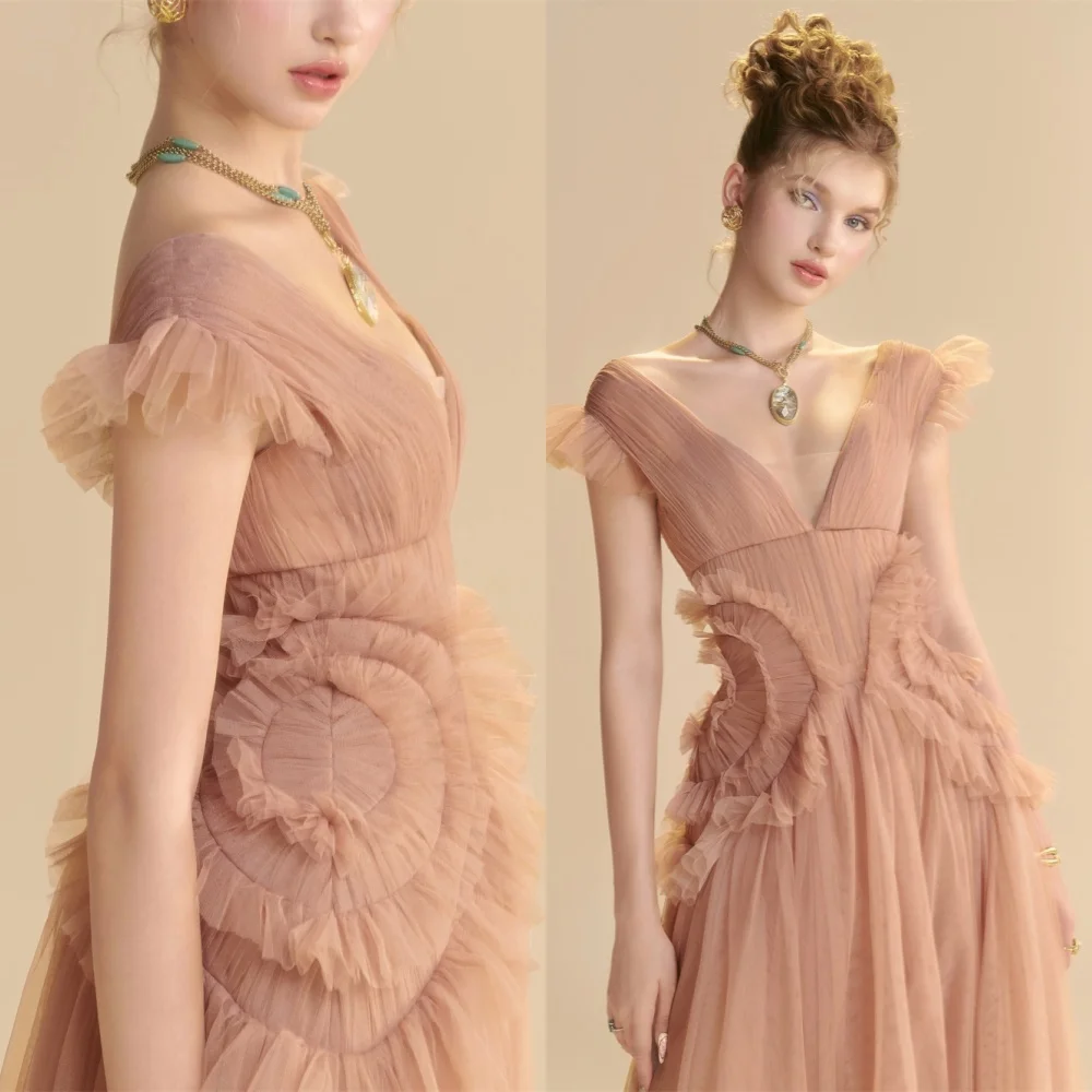 

Customized Formal Tulle Evening Dresses Exquisite V-Neck Sleeveless Celebrity Gowns Fashion Sweep Train Special Occasion Gowns
