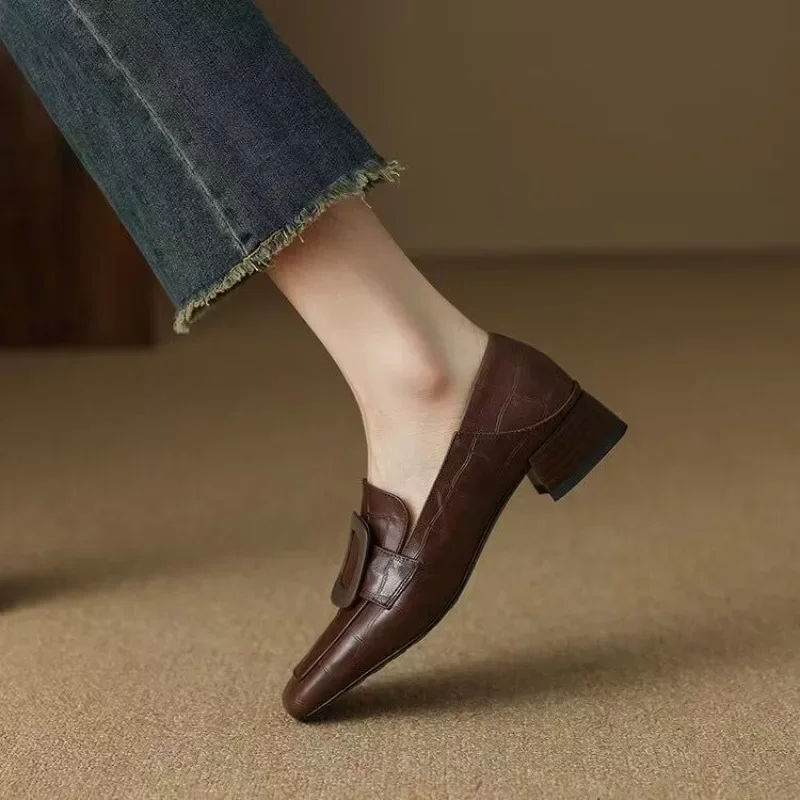 Modische Damenschuhe mit quadratischer Schnalle, Designer-Modell, Frühling 2026, Retro, einfarbig, Freizeitschuhe, Alltag, Büro, Shopping, Damen-High-Heels – Detail 7