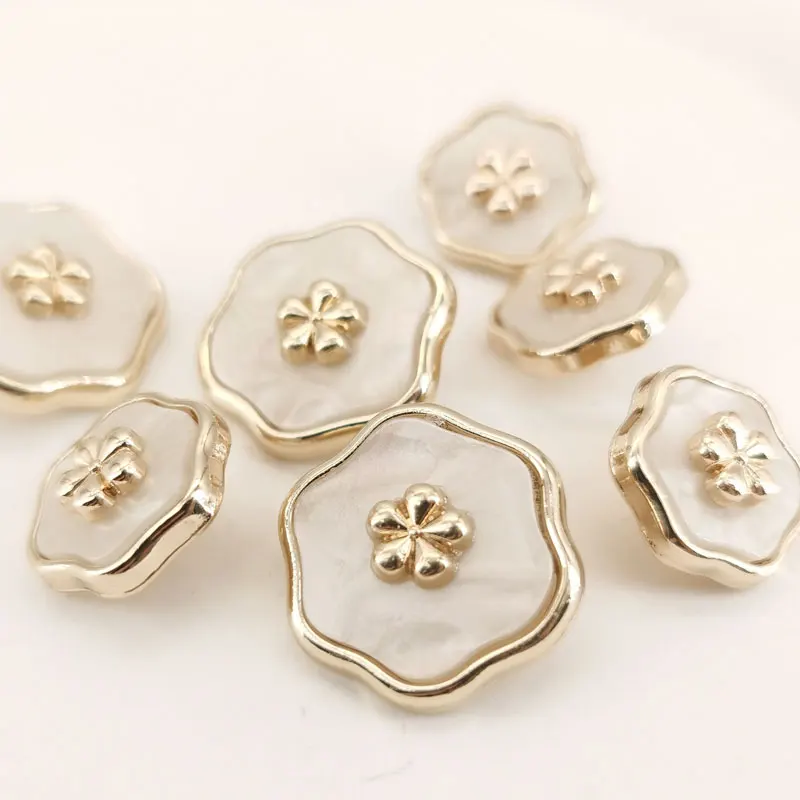 6 Stück kreative, blumenförmige Knöpfe, 18/23 mm, wunderschöne Pflaumenblüten-Metallknöpfe mit Stiel, Nähzubehör für Kleidung, DIY-Bastelarbeiten. – Detail 4