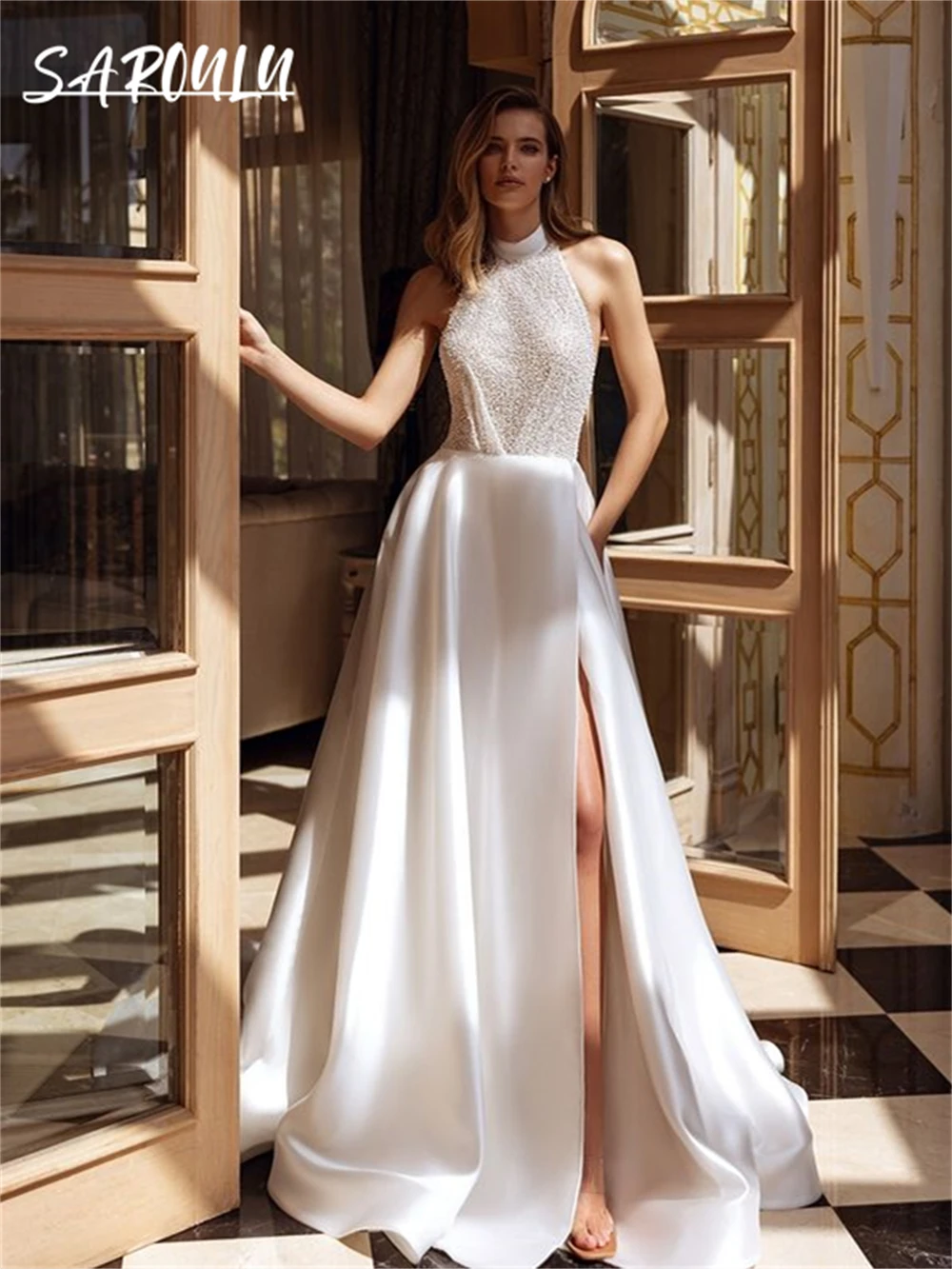 Vestido de novia de satén con cuello halter sexy, vestidos de novia personalizados elegantes modernos sin mangas, vestido de novia único sin espalda SAROULU