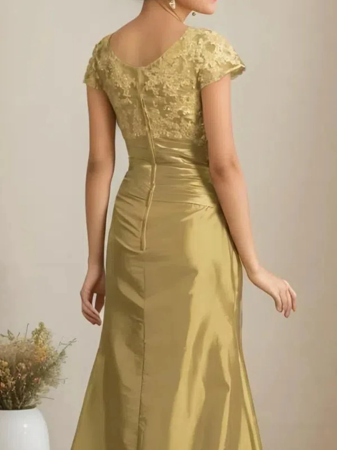 Elegant Mermaid ชุดราตรีอย่างเป็นทางการซาติน Scoop คอแขนสั้นจีบ Sweep Train งานแต่งงานชุด 2025 ฟรีที่กําหนดเอง