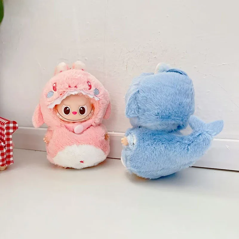 مجموعة منتفخة للأطفال من الجيل الرابع من Labubu Shark، ملابس سلسلة مفاتيح لطيفة مع تفاصيل زعانف قطيفة لدمية الفينيل مقاس 10 سم (الملابس فقط)