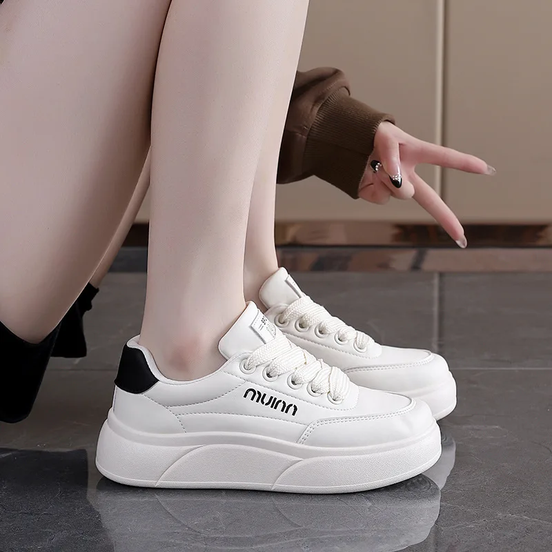 

Leather white sneakers for women 2025 new style, lightweight and comfortable student sports shoes for women in autumn