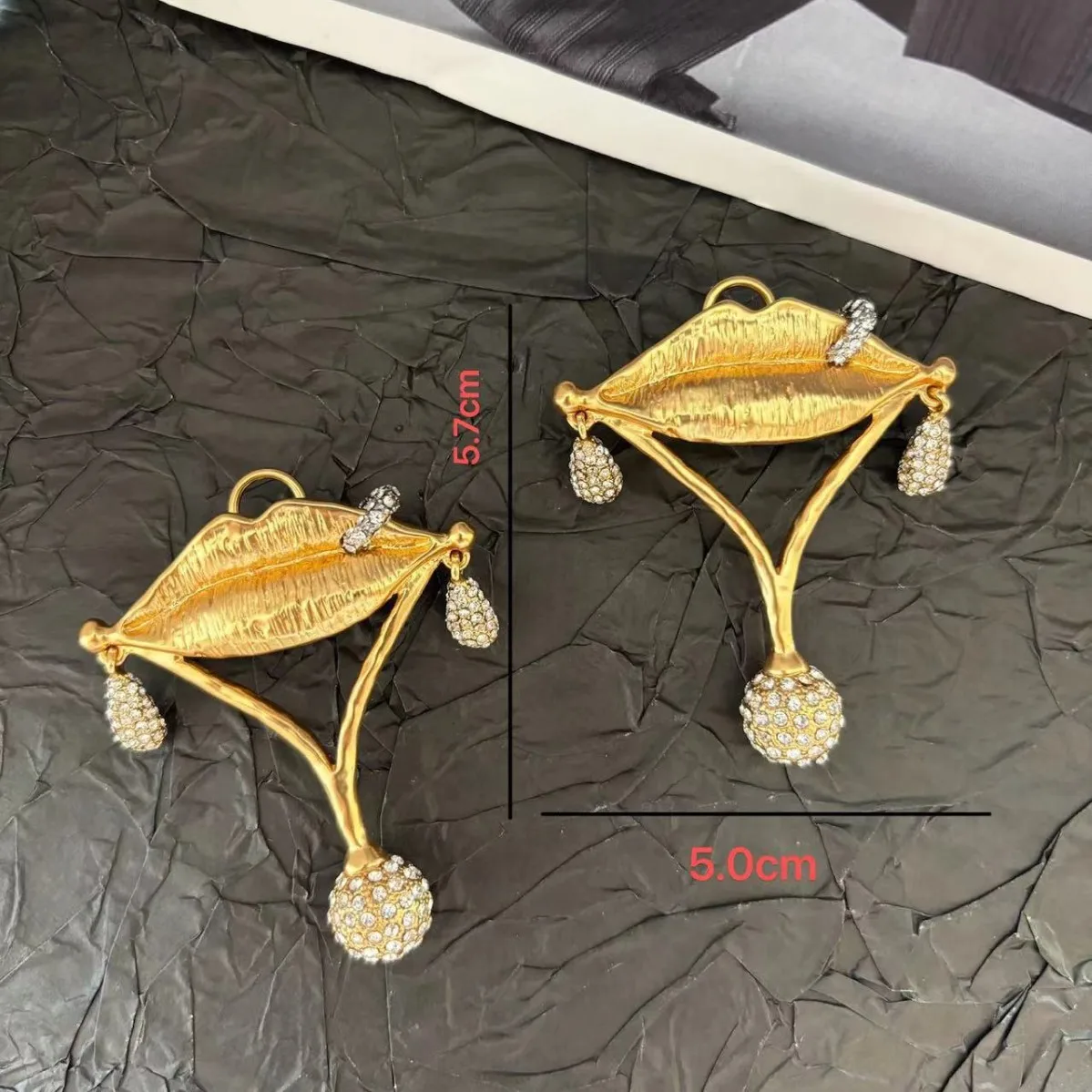 Europe America Brass Gold Plated Facial Features Lips Crystal Ball Earrings Woman Fashion Trend Luxury Jewelry
