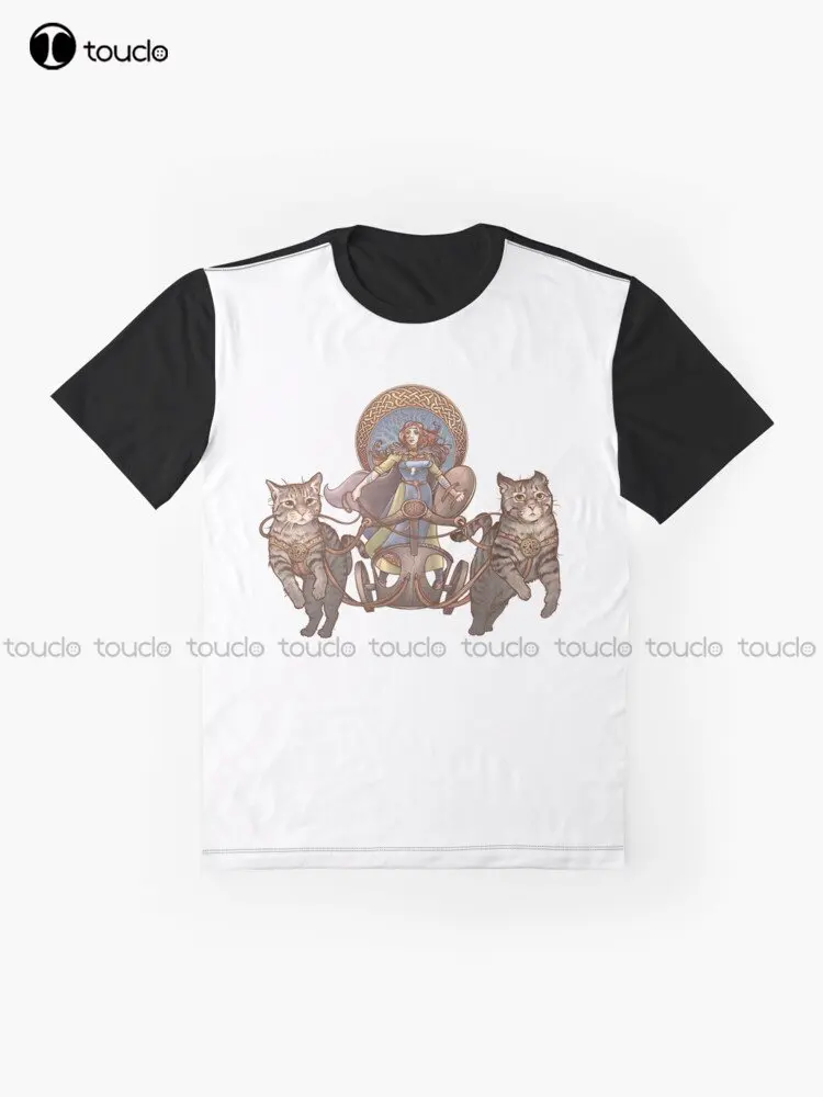 Freya Driving Her Cat Chariot T-Shirt graphique personnalisé adulte adolescent unisexe impression numérique t-shirts cadeau personnalisé Xxs-5Xl