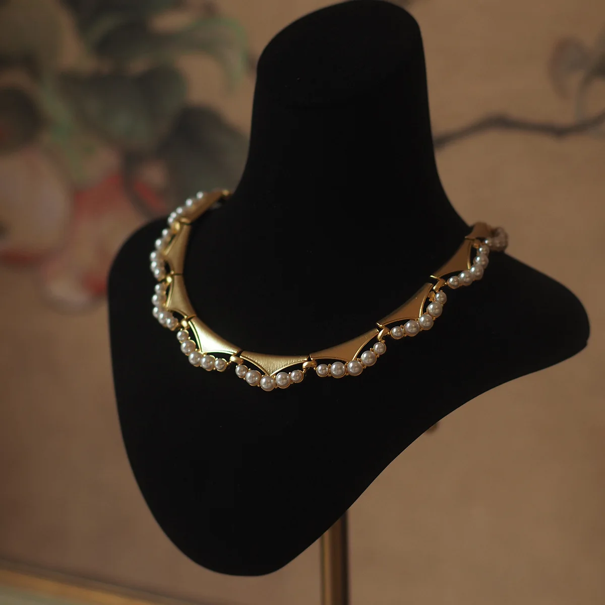 2025 Regal-Aesthetic Pearl Simulant Necklace - Impressionist-Vintage High-Shine Artisan Jewelry for Evening Wear