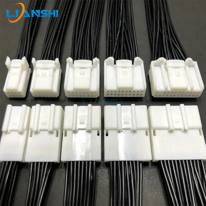 Automobile instrument wiring harness connector 8-pin media navigation plug 12-pin connector 40-hole DJ7086S-0.7