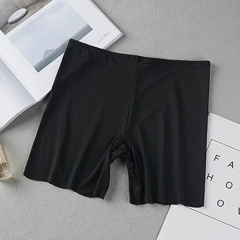 Celana Pendek Pengaman Tanpa Jahitan Wanita Ukuran Besar Celana Boxer untuk Wanita Celana Dalam Anti Gesek di Bawah Rok