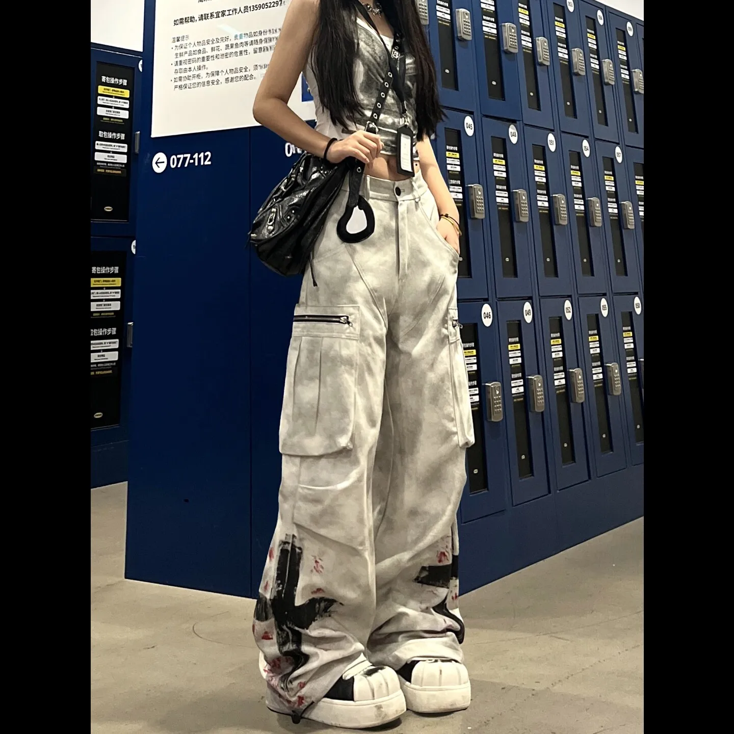 Unisex Graffiti Cargo Pants Distressed Wide Leg Floor Length Trousers with Large Pockets for Hip Hop Street Dance Practice