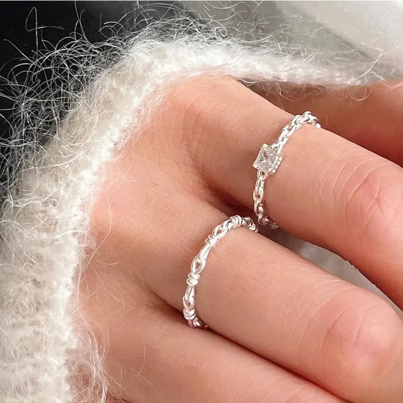 

Женское кольцо с квадратным бриллиантом на цепочке, простое, модное, универсальное и стойкое пищевое кольцо