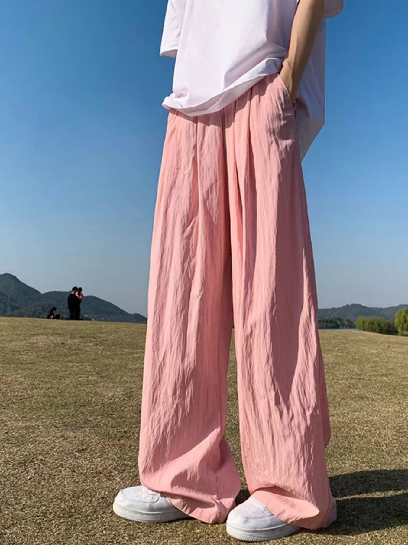 Frühling und Herbst New American High Street Hong Kong Style Trendige Hose mit geradem Bein für Damen, modische und bequeme Hose mit weitem Bein, lockere und vielseitige, drapierte, dünne, lässige, vielseitige, sportliche lange Hose