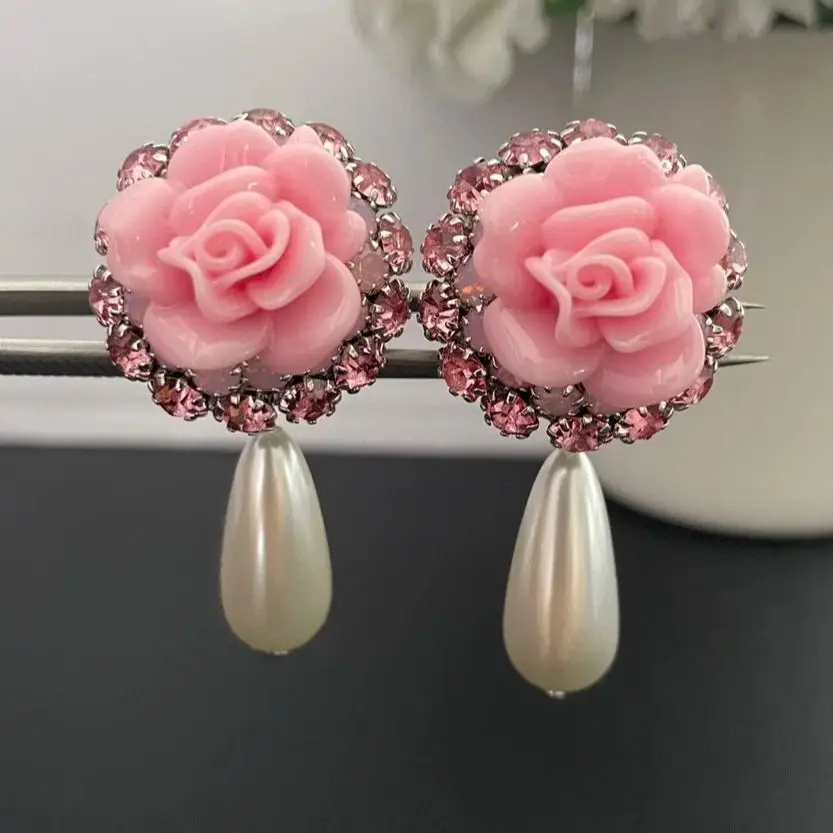 

Earrings Temperament Light Luxury Pink Flower Earclips For Women Aretes De Mujer Pendientes Boucle D’Oreille Orecchini Clip De