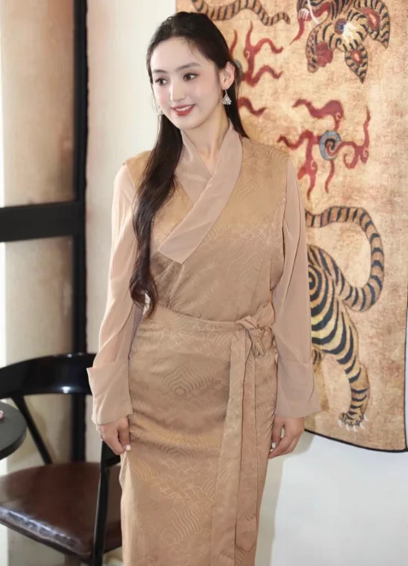 

Китайская женская тибетская длинная юбка Xizang с застежкой на талии и марлевыми рукавами, лоскутное платье