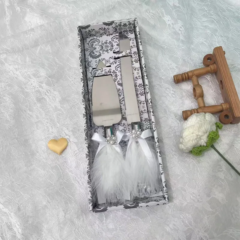 conjunto-chique-de-faca-e-servidor-para-bolo-de-casamento-imprezios-de-perolas-–-elegancia-atemporal-para-celebracoes-nupciais