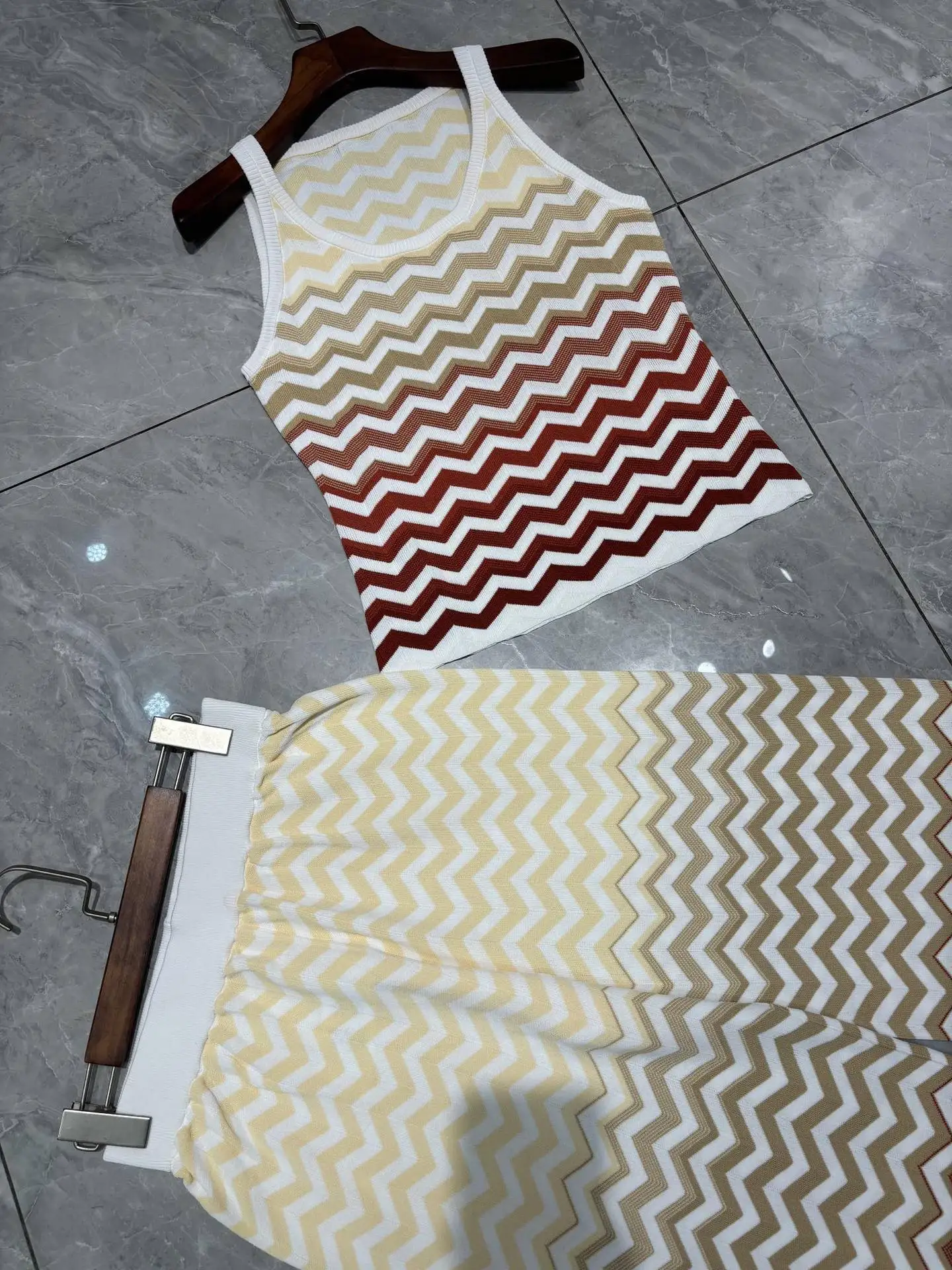 2025 New Female Zigzag Striped Pants Set Sleeveless Round Neck Vest + Elastic Waist Straight Wide Leg Trousers Knitted Suit