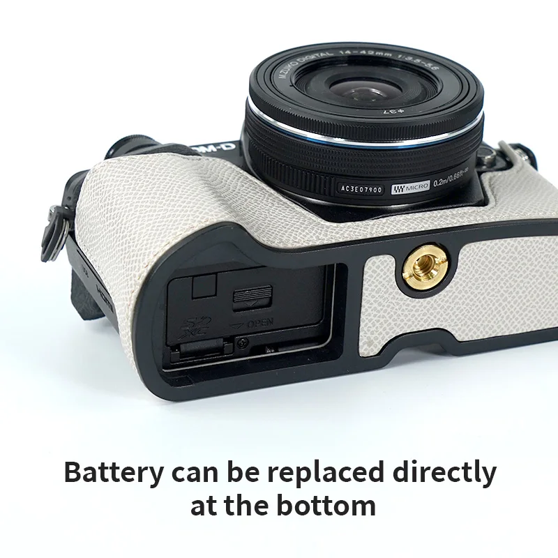 EM10IV كاميرا نصف حالة النخيل طباعة الجلود حامي الجسم قاعدة لكاميرا أوليمبوس EM10IV فتح النافذة السفلية مصممة