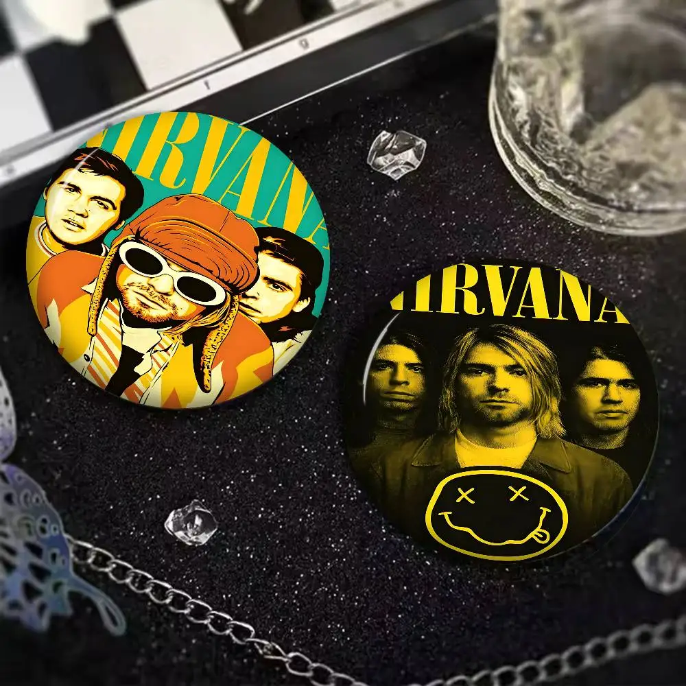 Rockband N-Nirvana Cartoon-Broschen, Anime-Abzeichen, runde handgefertigte Brosche, Anstecknadeln, Schmuck für Rucksack, Kleidung, Geschenke