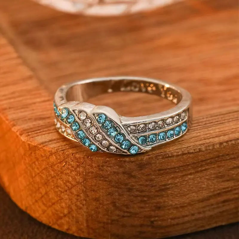 New, hot-selling, exquisite, stylish, blue and white, with scattered diamonds, romantic, feminine, high-end ring.