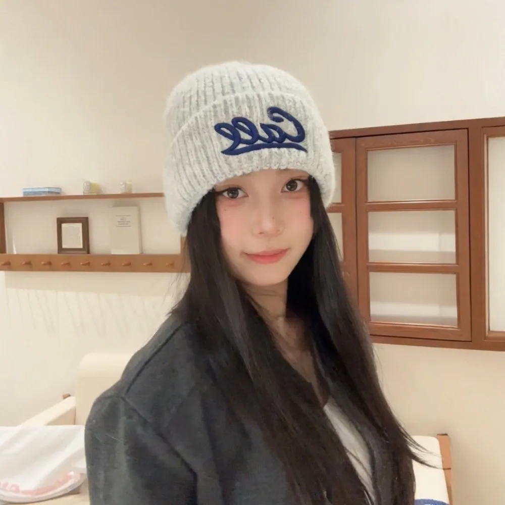 Topi Rajut Hangat dengan Bordir Huruf, Warna Solid, Topi Wol dengan Tepi Lipat Ganda, Lingkar Kepala Besar, Topi Musim Dingin