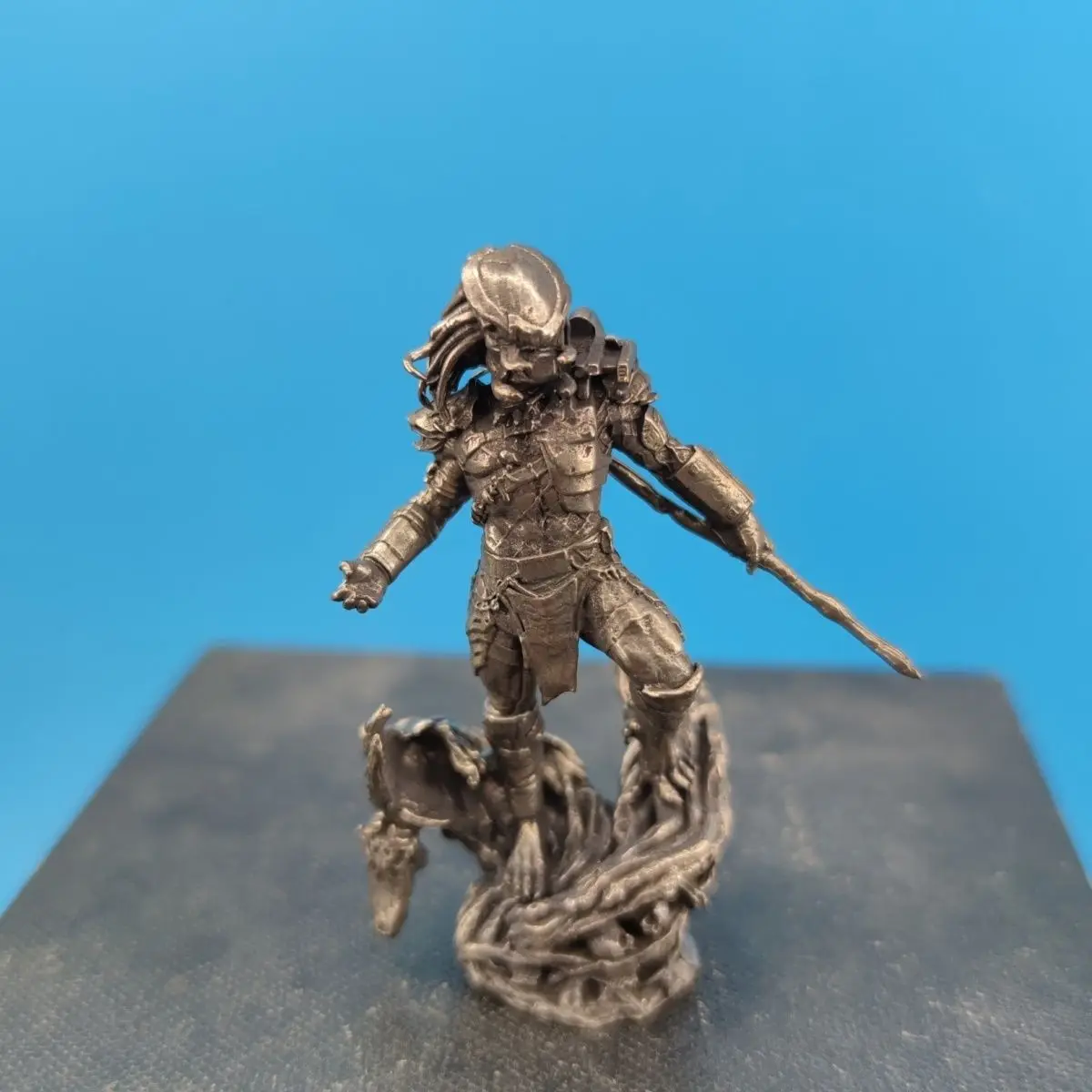 

Antique Brass Predator Statue Set, AVP Celtic Elder & Wolf with Dog Alien, Movie Accurate Model for Adult Collectors Desktop​