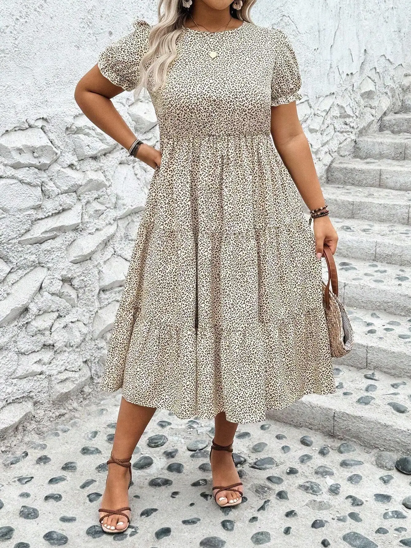 

Летнее платье больших размеров с леопардовым принтом и рукавами-фонариками в стиле бохо