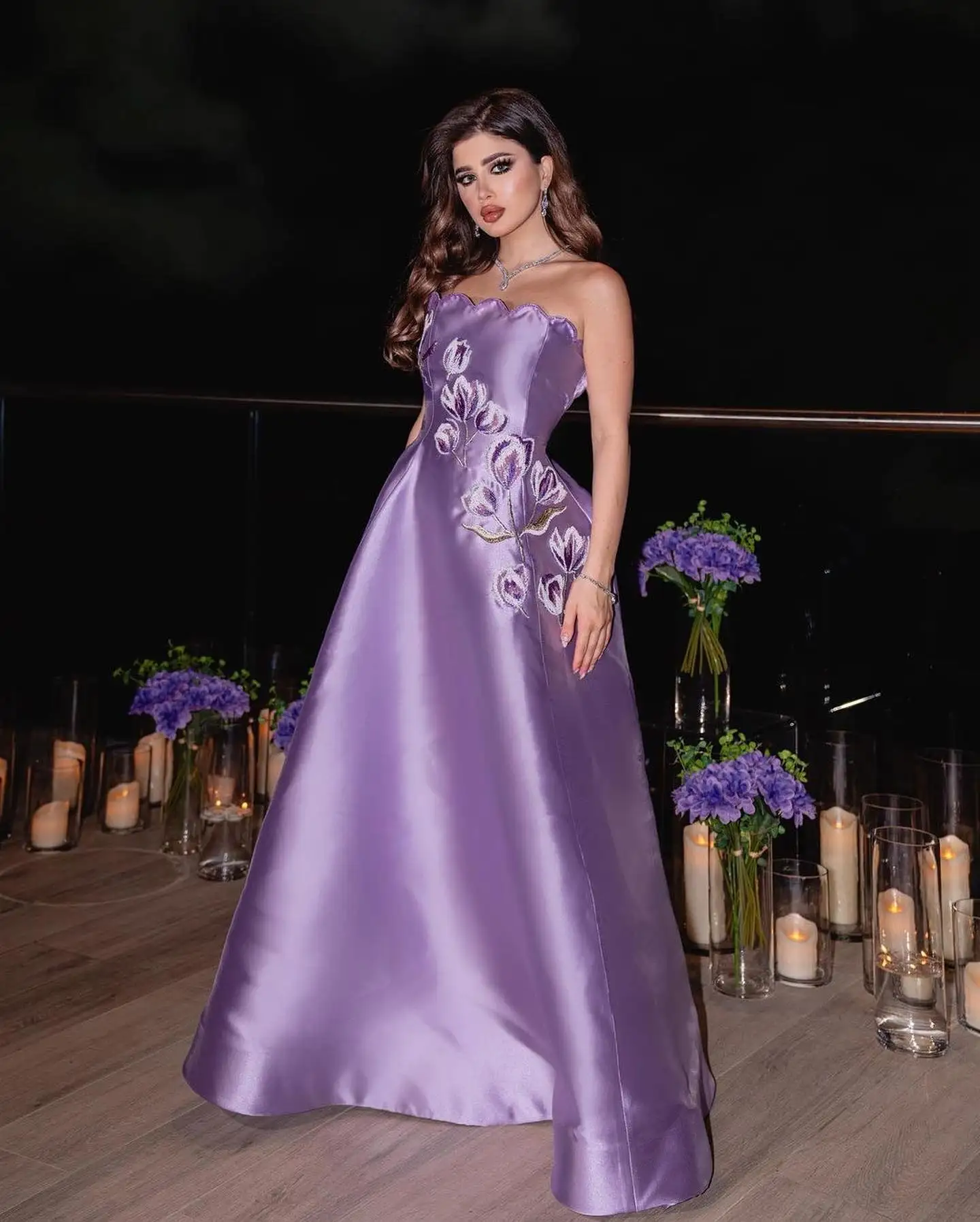 Robe de Soirée en Satin Violet avec Plis Brodés, Sans Bretelles, Classique, Personnalisée, Forme Trapèze, pour ixÉducative